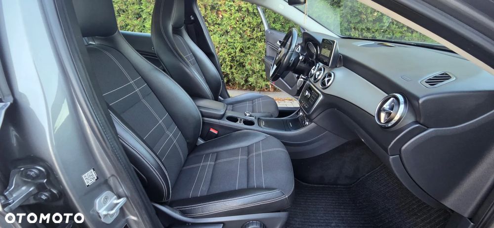 Mercedes-Benz GLA 250 7G-DCT StreetStyle - 31