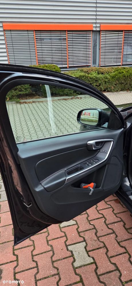 Volvo V60 D6 AWD Plug-in Hybrid Summum - 20