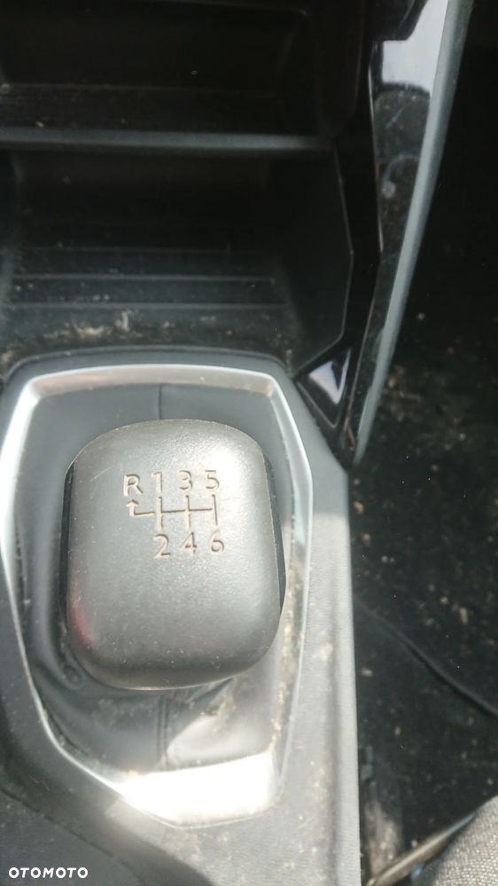 Peugeot 208 - 14