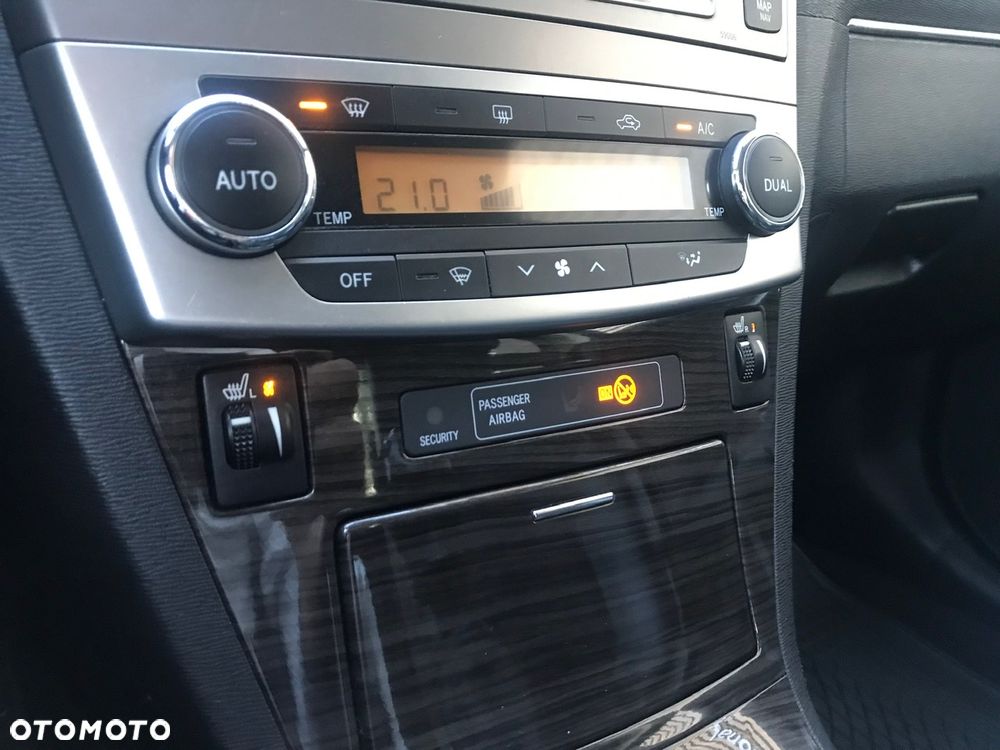 Toyota Avensis 1.8 Premium - 35
