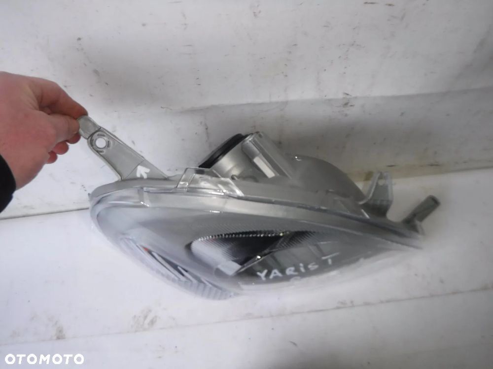 toyota yaris 1 lampa przód prawa przednia nowa - 4