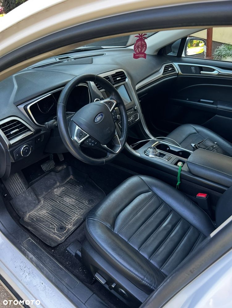 Ford Fusion - 12