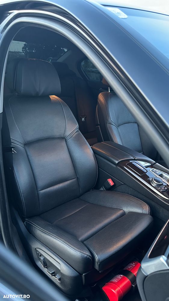 BMW Seria 5 525d xDrive - 12