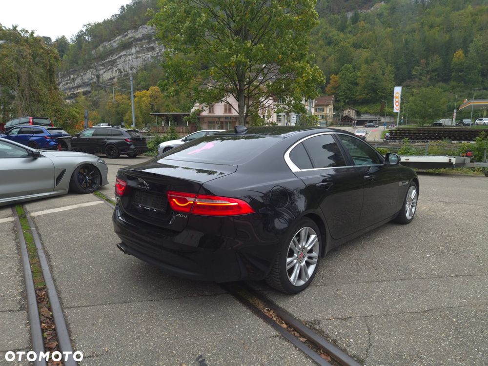 Jaguar Xe 2019 photo 4