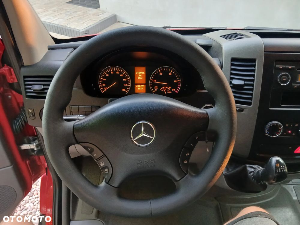 Mercedes-Benz Sprinter - 11