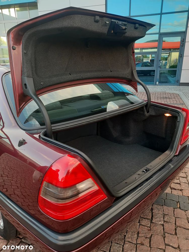 Mercedes-Benz Klasa C 200 Elegance - 22