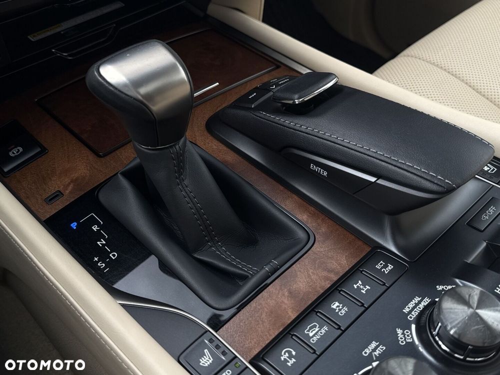 Lexus LX 570 Omotenashi - 19