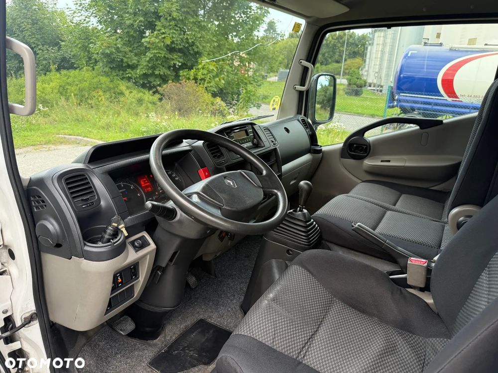 Renault Maxity - 12