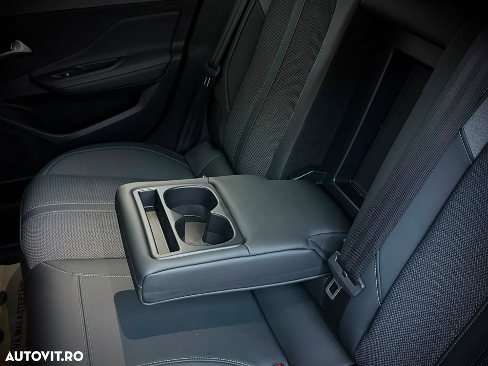 Peugeot 308 1.2 L PureTech Turbo S&S EAT8 Allure Pack - 29