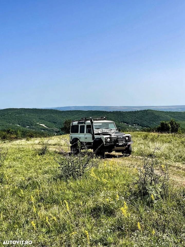 Land Rover Defender 110 S/T - 3