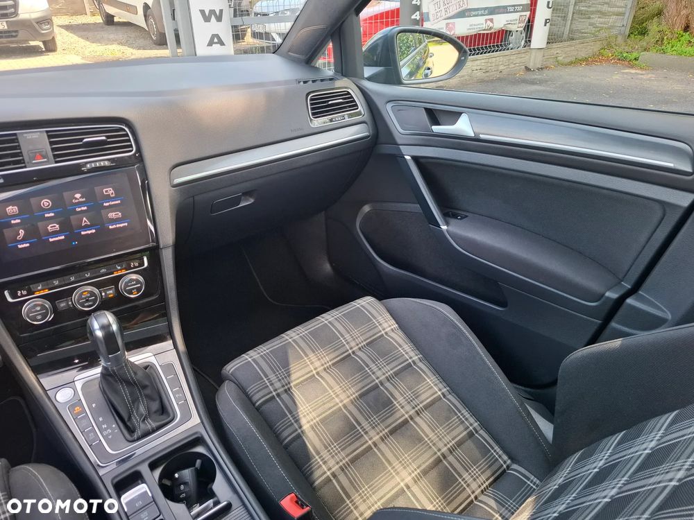 Volkswagen Golf - 14