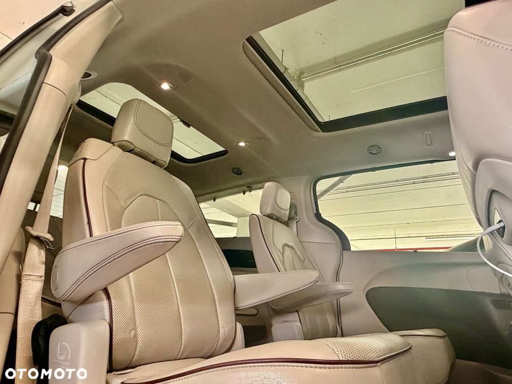 Chrysler Pacifica - 17