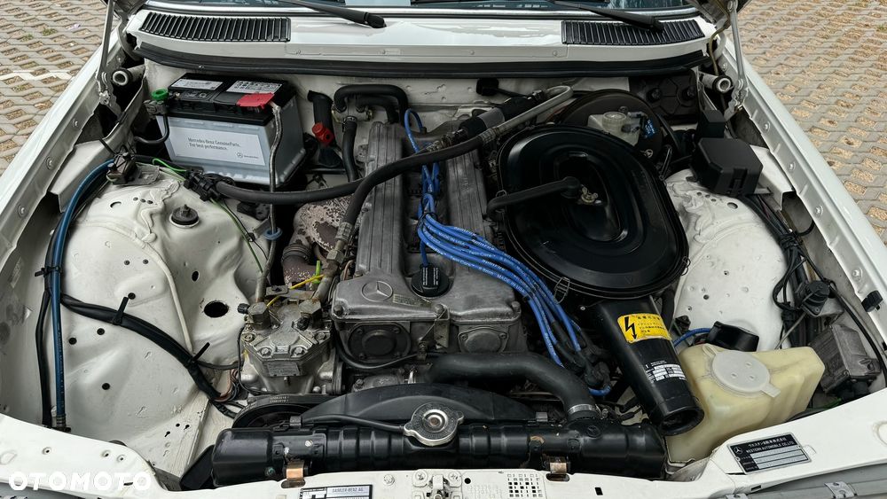 Mercedes-Benz W123 - 35