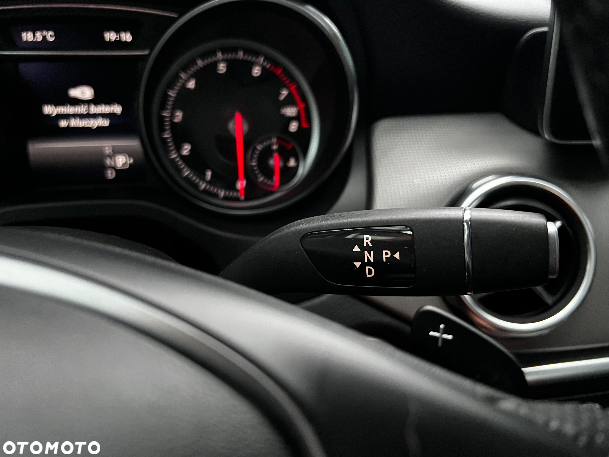 Mercedes-Benz GLA 250 4Matic 7G-DCT UrbanStyle Edition - 19
