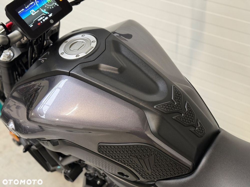 Yamaha MT - 27