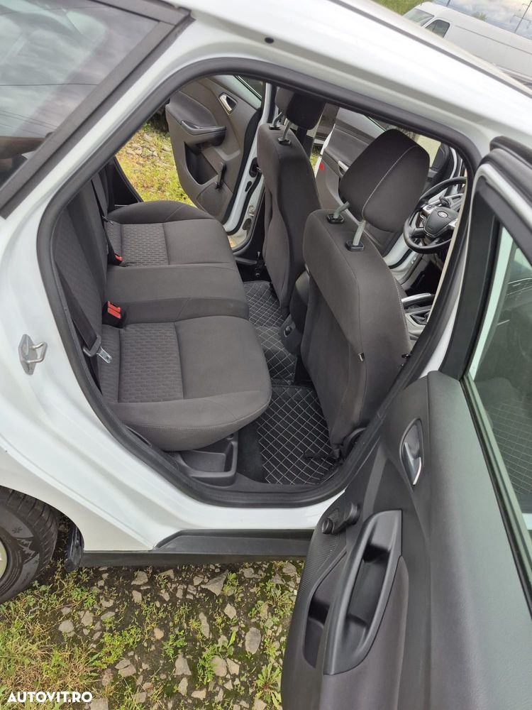Ford Focus 1.6 TDCI DPF Start-Stopp-System Ambiente - 6