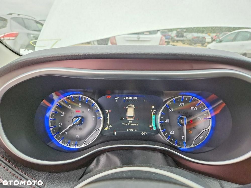 Chrysler Pacifica - 9