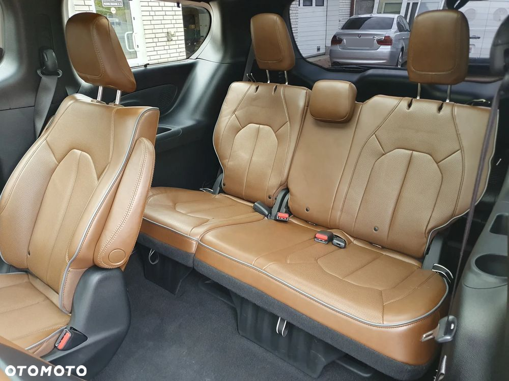 Chrysler Pacifica - 21