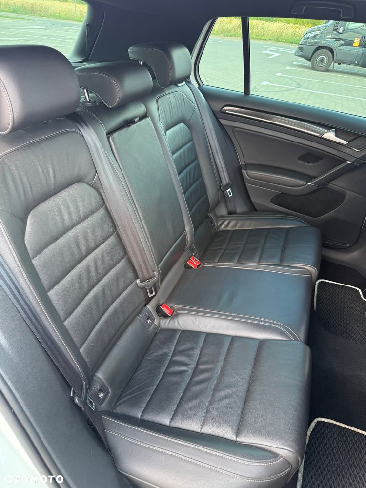 Volkswagen Golf - 10