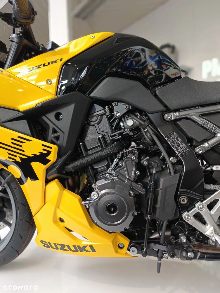 Suzuki GSX-R - 10