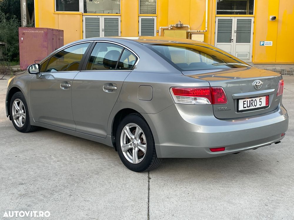 Toyota Avensis - 4