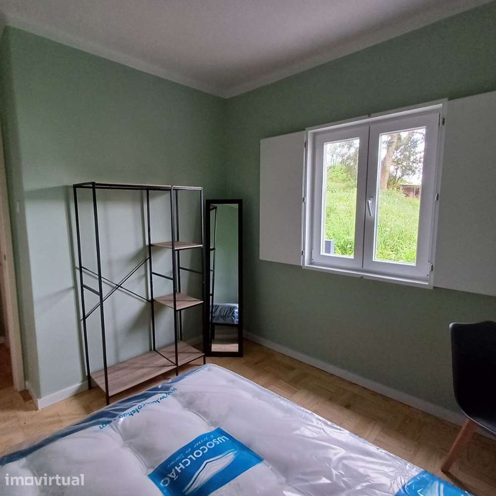 Quarto individual em moradia remodelada totalmente equipada - Grande imagem: 4/16