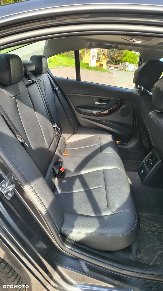 BMW Seria 3 328i xDrive - 23