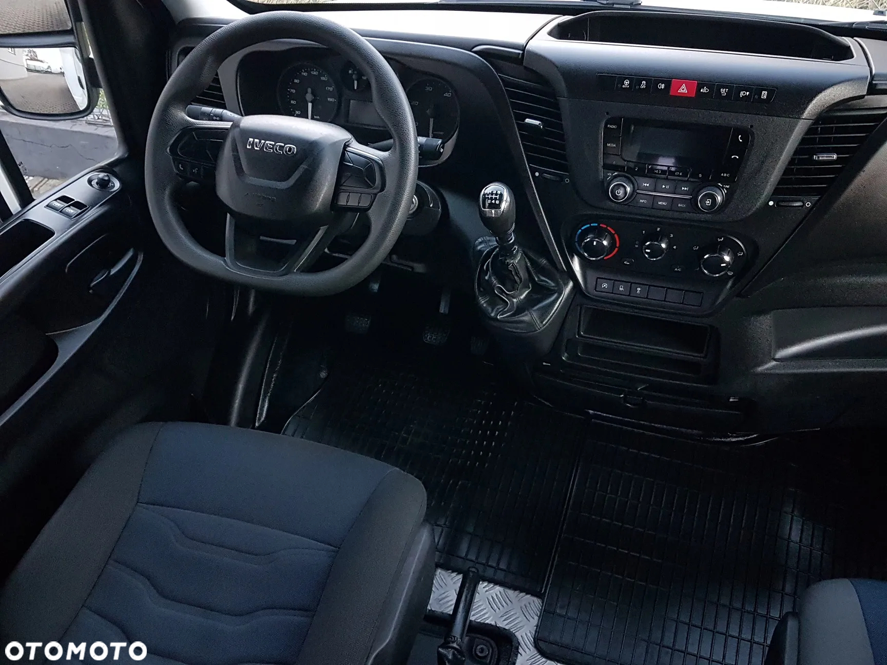 Iveco DAILY KONTENER NISKOPODŁOGOWY 4,43x2,23x2,42 SKLEP KAMPER KONIOWÓZ BAR KLIMA - 20