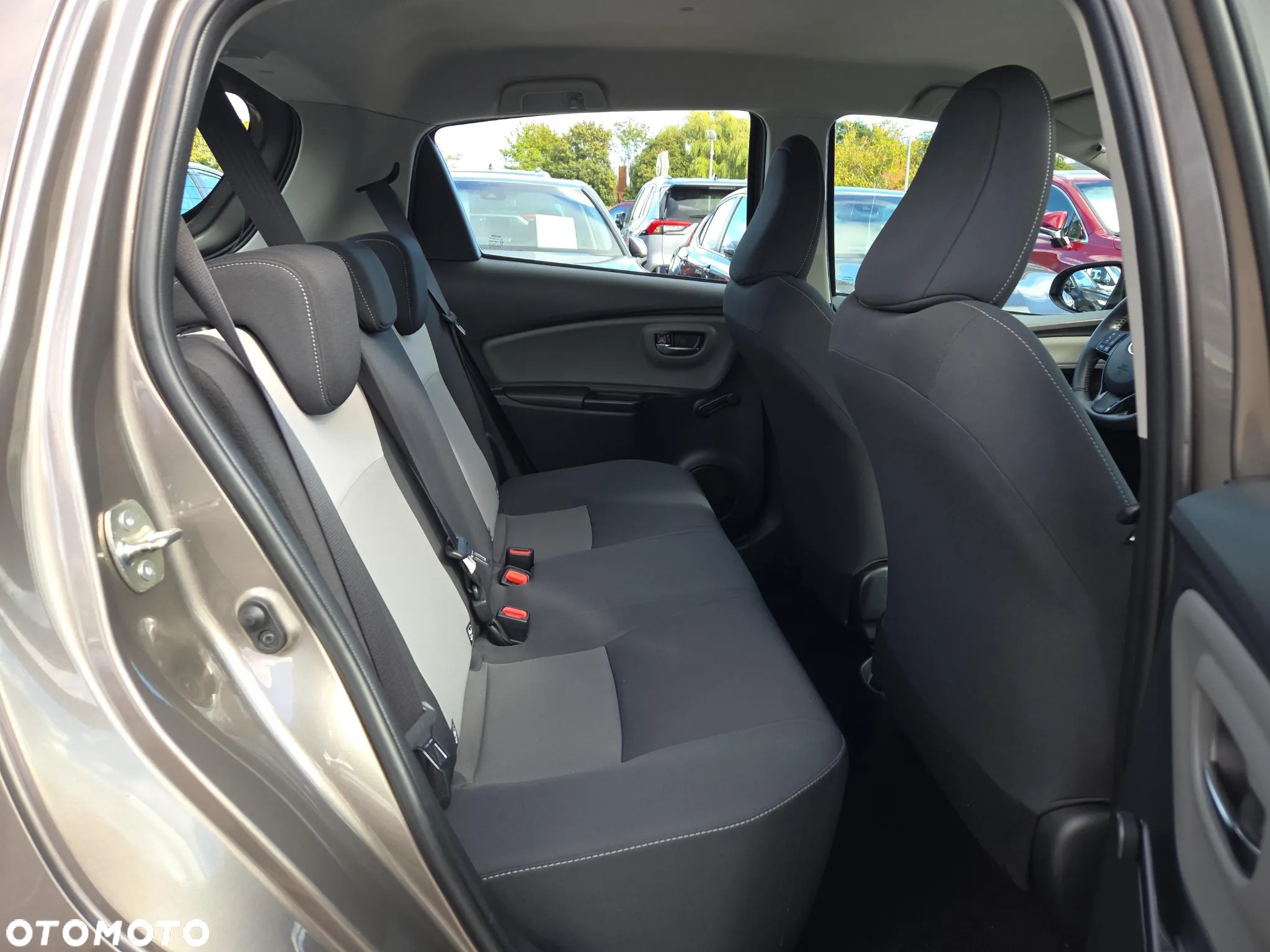 Toyota Yaris 1.5 Premium CVT - 27