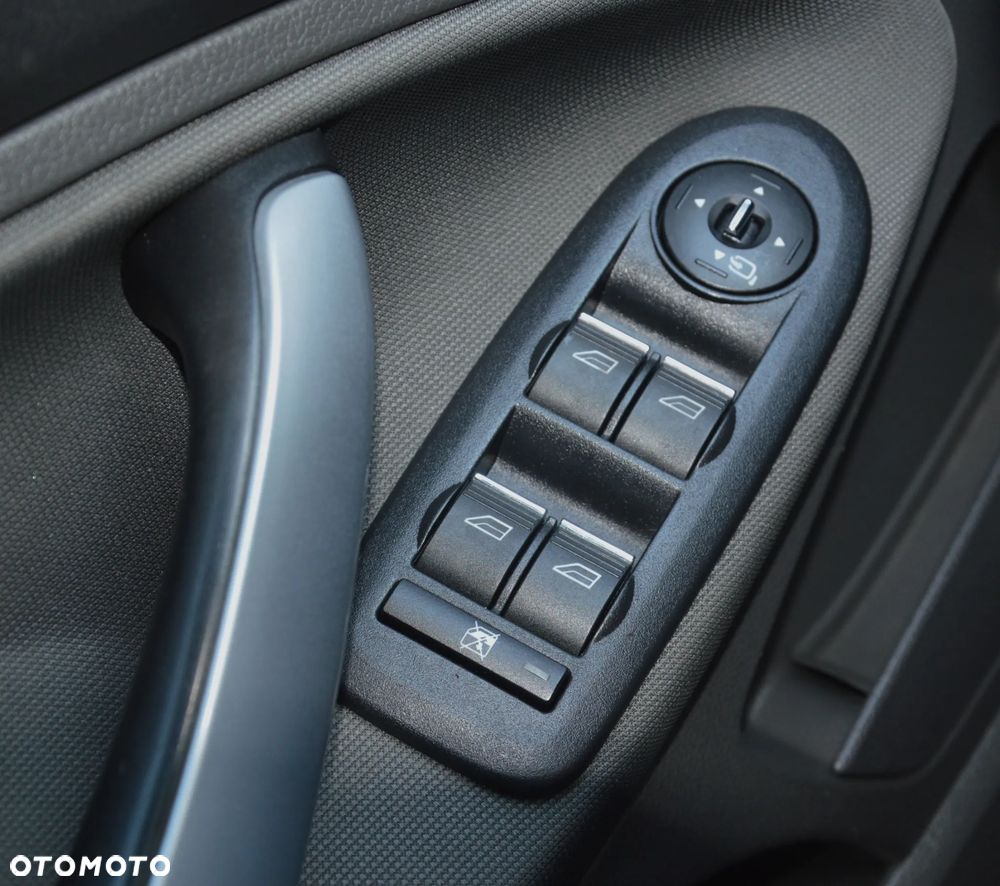 Ford Kuga - 36