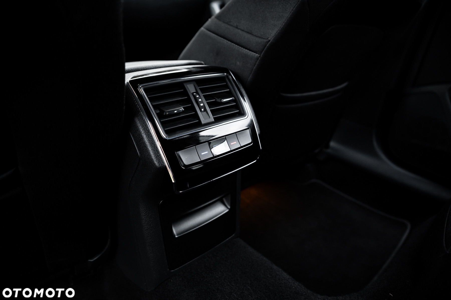 Skoda Superb Combi 2.0 TDI 4x4 DSG Ambition - 21