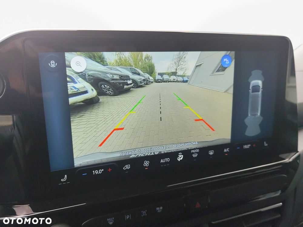 Ford Tourneo Custom - 36