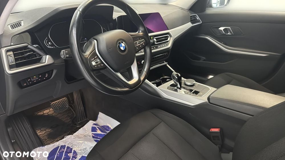 BMW Seria 3 318d MHEV - 10
