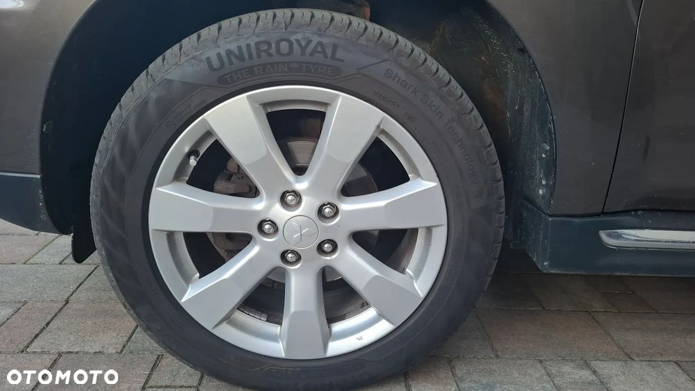 Mitsubishi Outlander 2.0 DID Intense + SE - 26