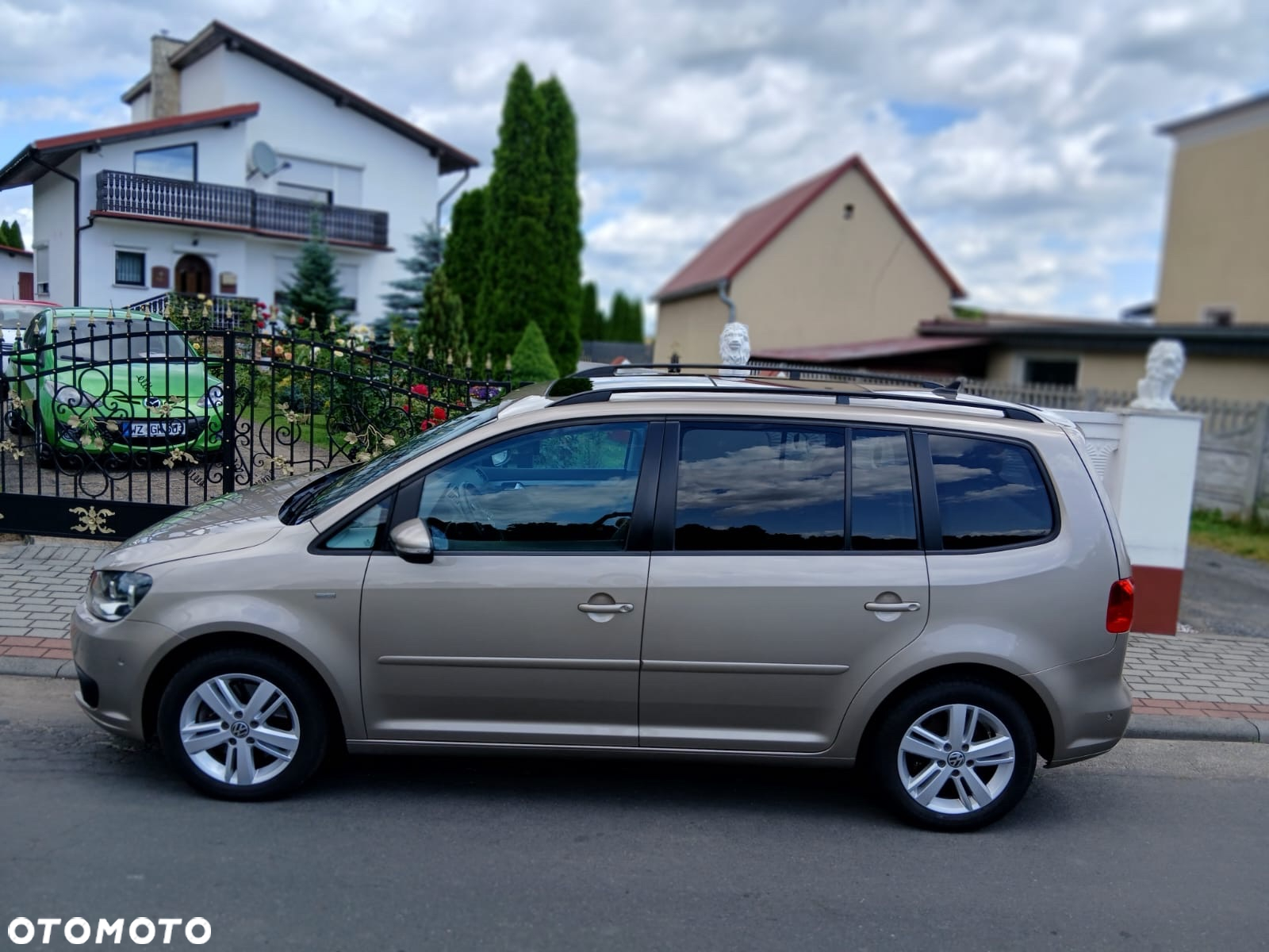Volkswagen Touran 2.0 TDI DPF MATCH - 4