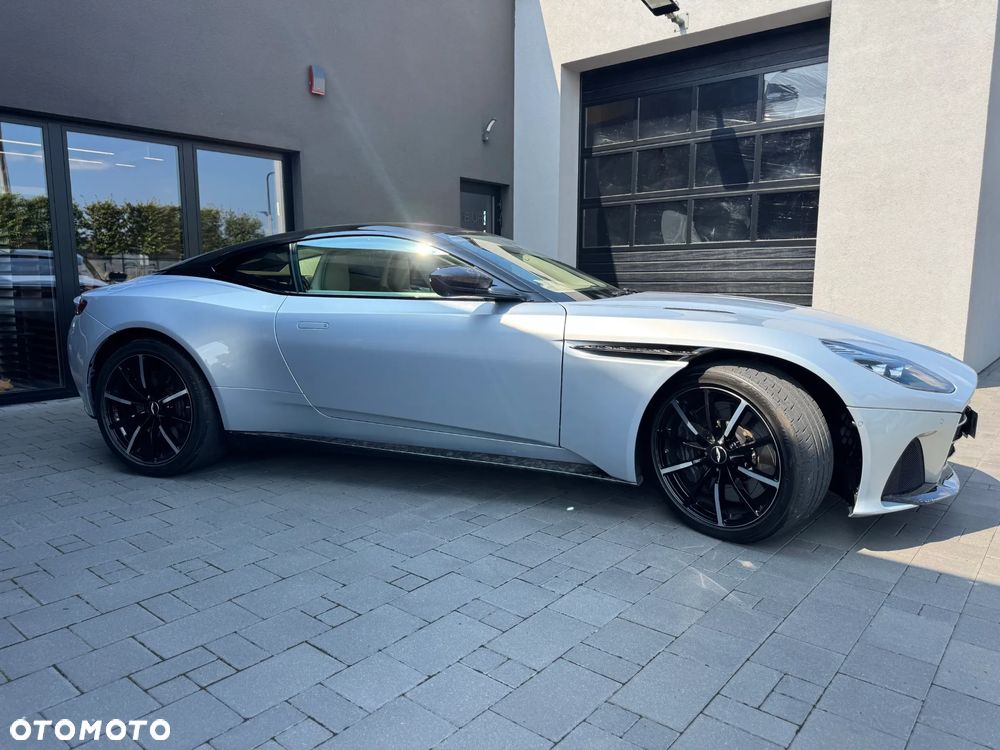 Aston Martin DB11 Launch Edition - 4