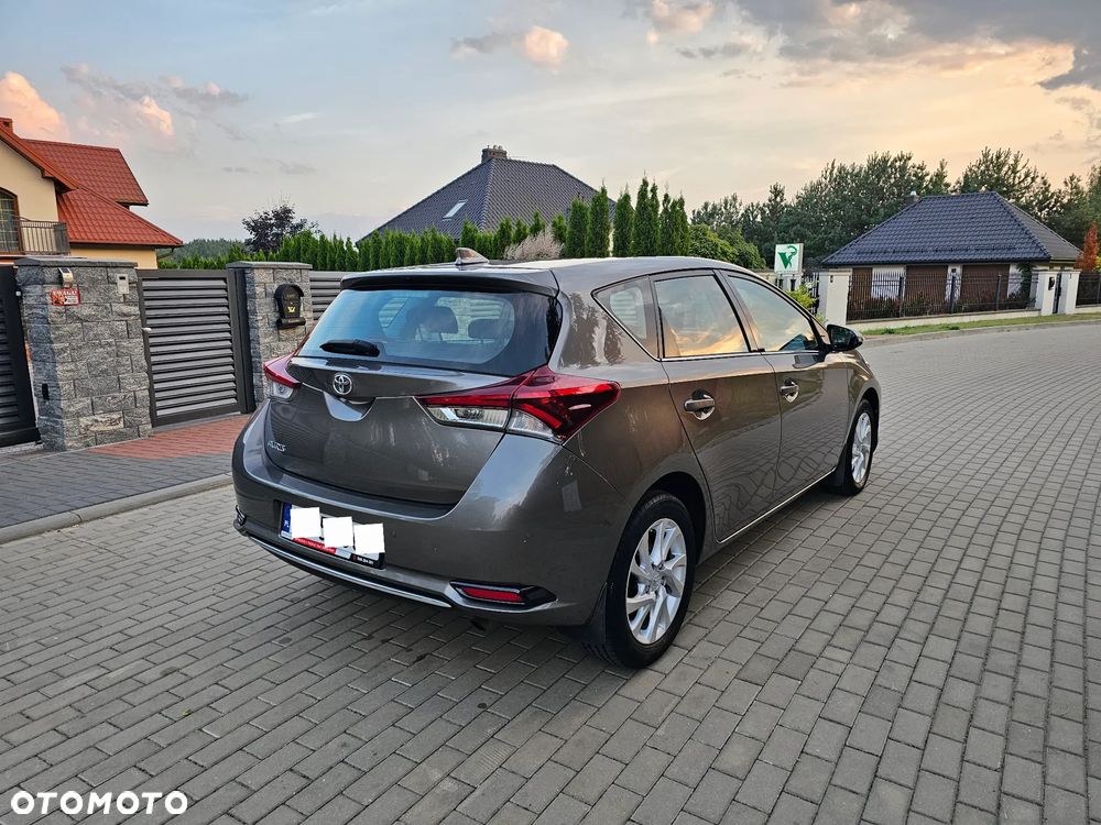 Toyota Auris 1.6 Premium - 23