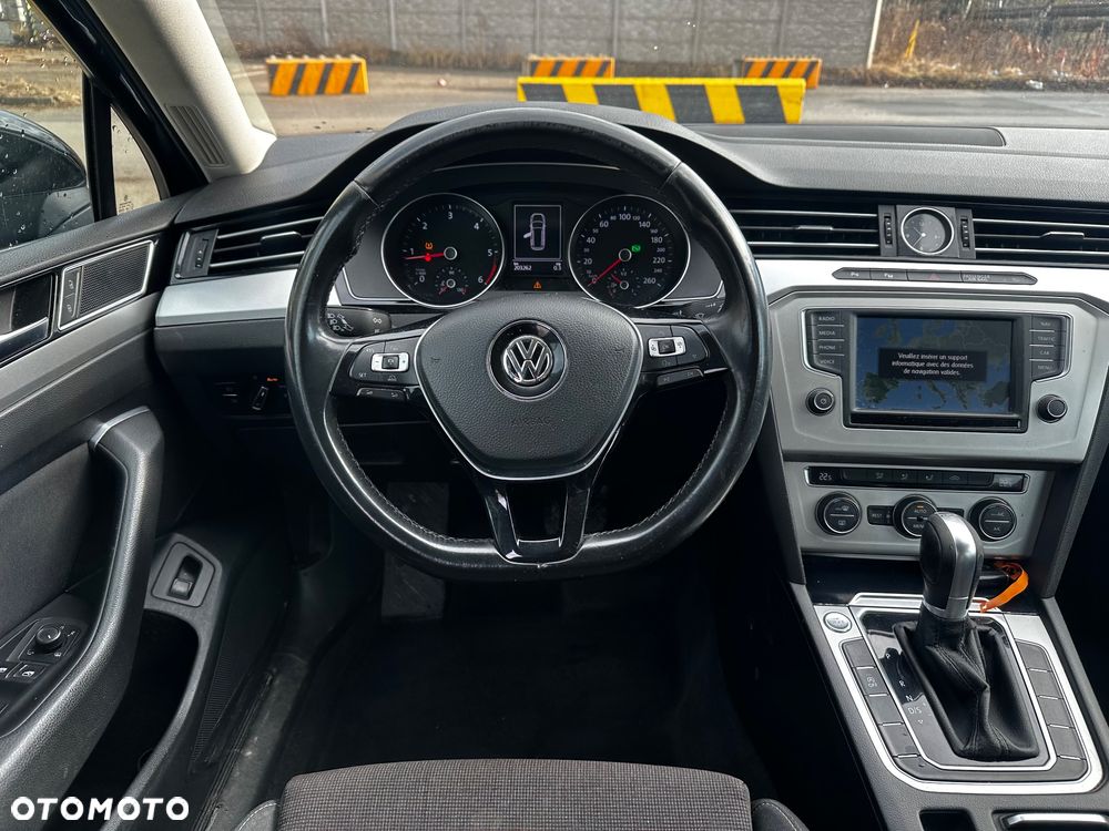 Volkswagen Passat - 12