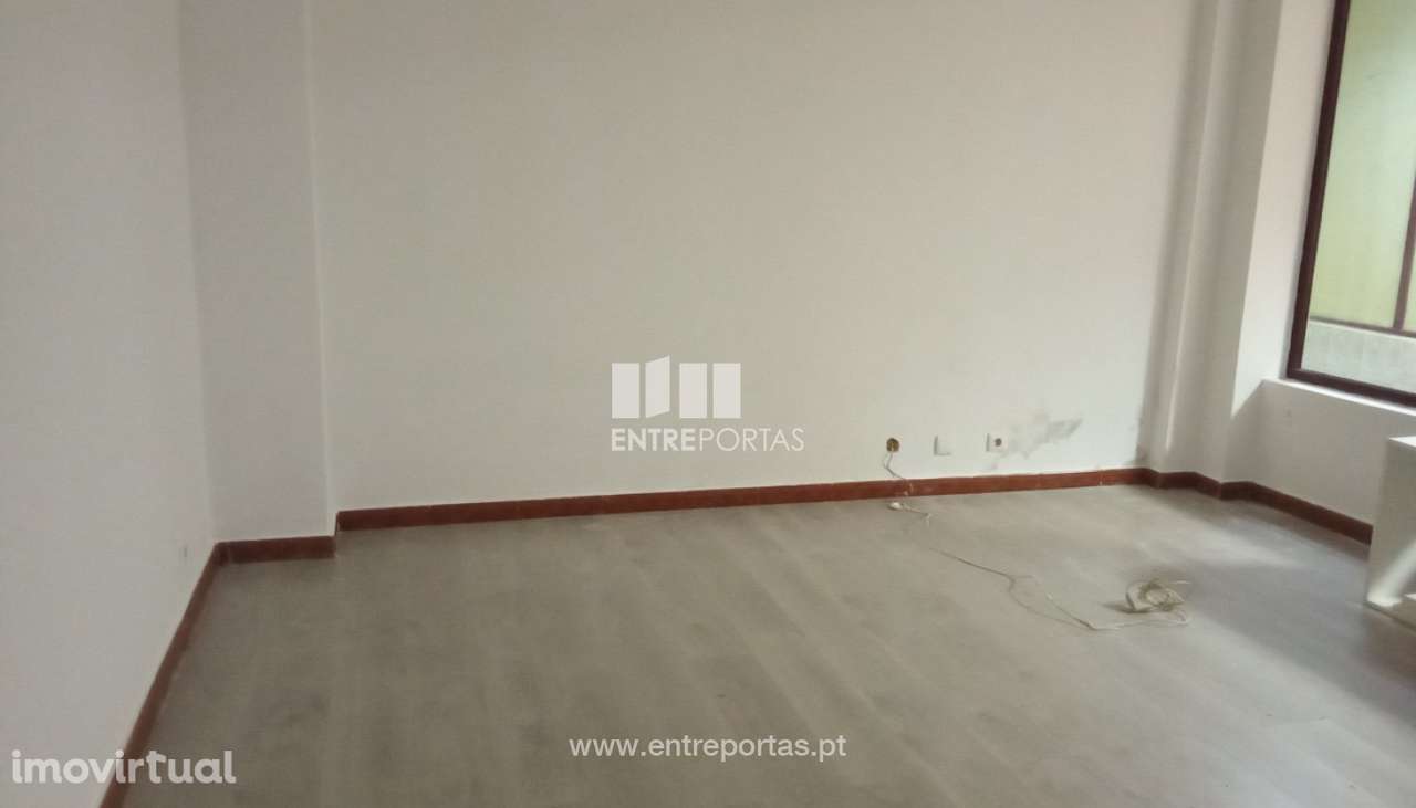 Loja no centro da vila para venda, Vila Praia de Âncora, Caminha - Grande imagem: 2/11