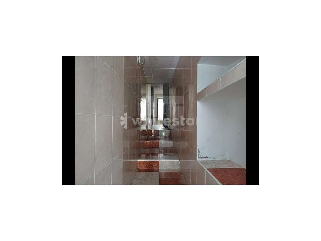 Moradia de tipologia T3 totalizando 196m2 de área bruta de construç... - Grande imagem: 3/6