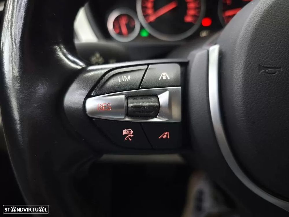 BMW 330 e iPerformance Line Luxury Purity - 23