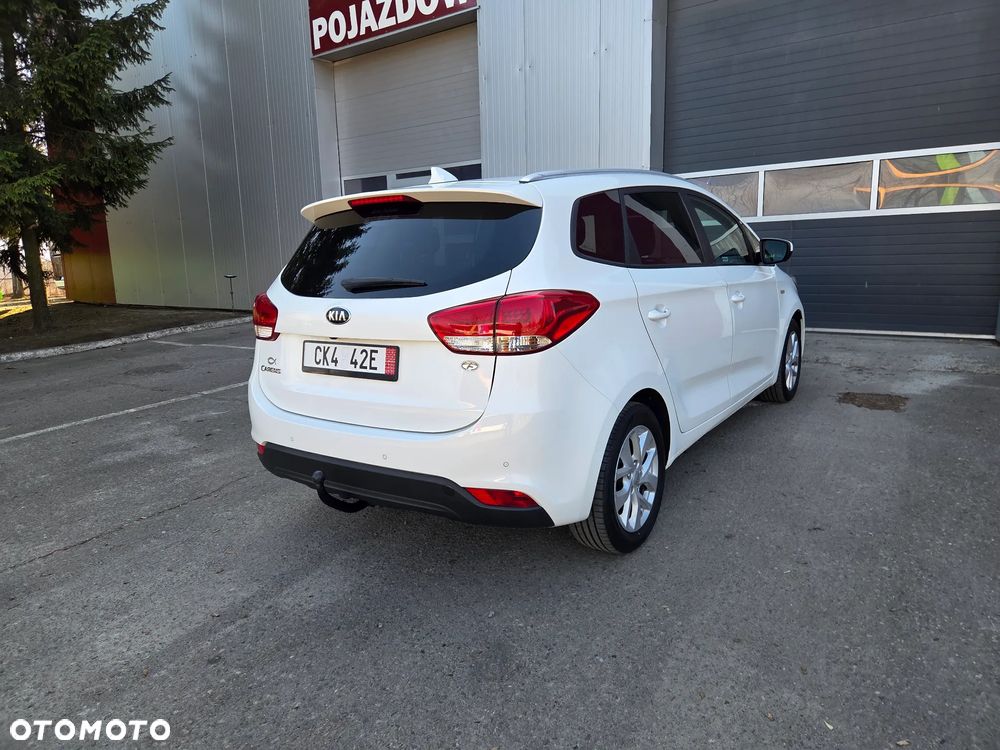 Kia Carens - 4