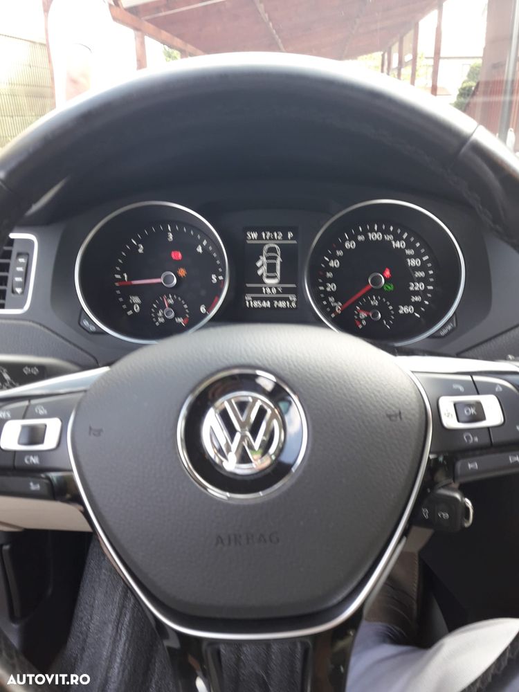 Volkswagen Jetta ver-2-0-tdi-dsg-bluemotion-technologie - 3