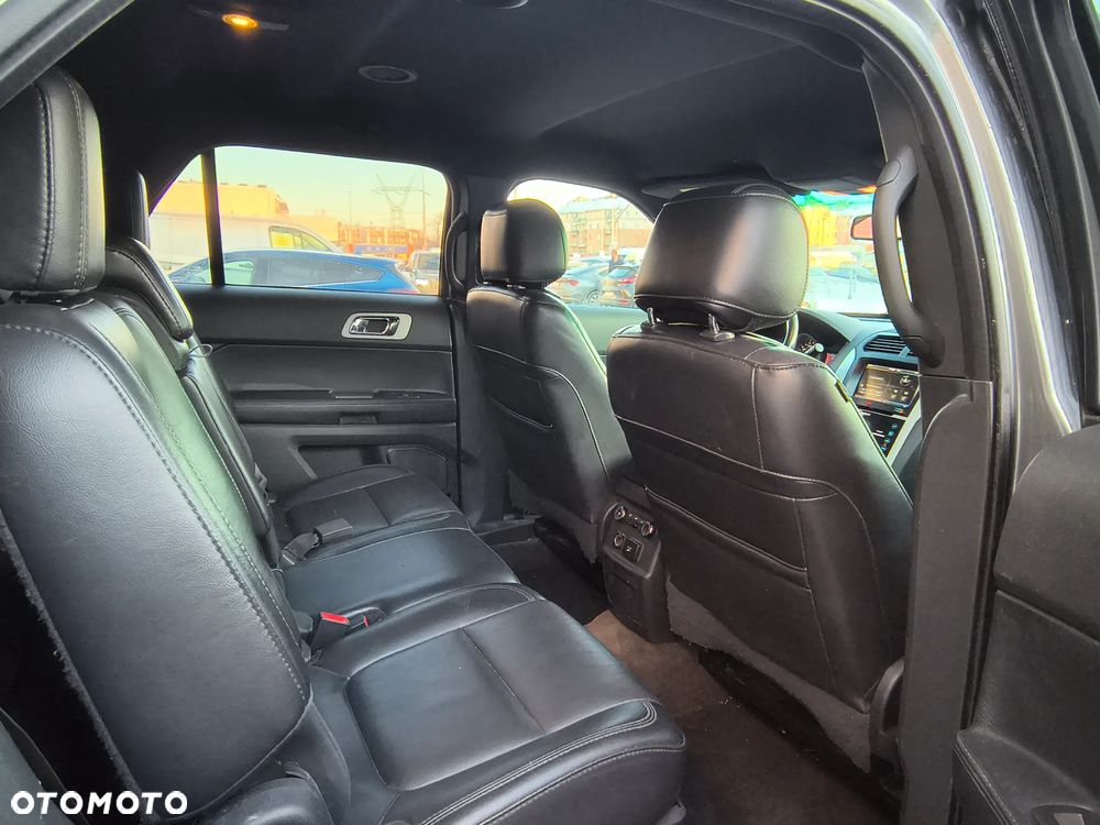 Ford Explorer - 24