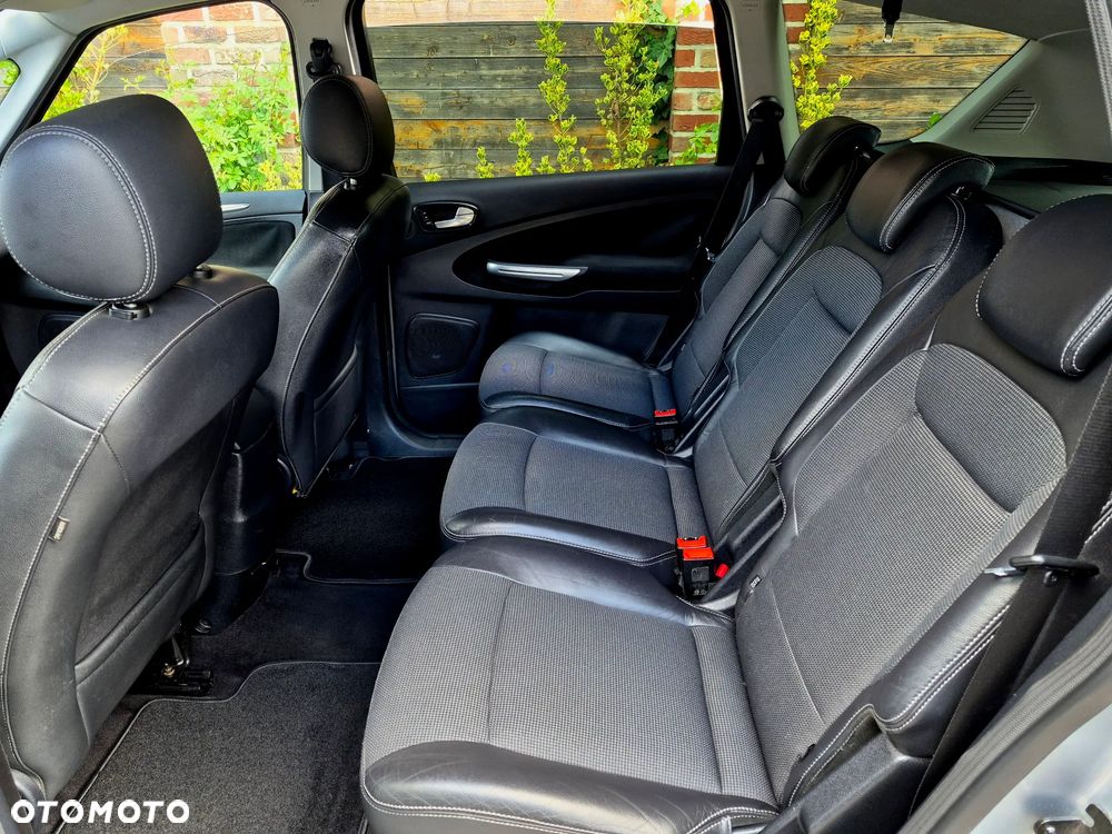 Ford S-Max 2.0 TDCi DPF Titanium - 12