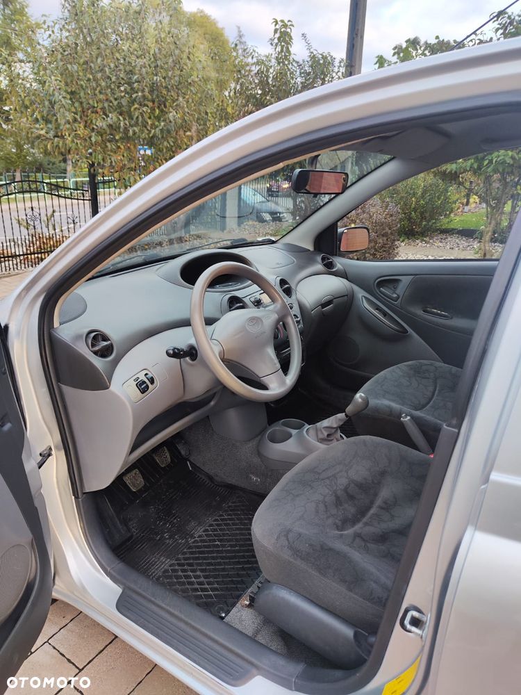 Toyota Yaris - 7
