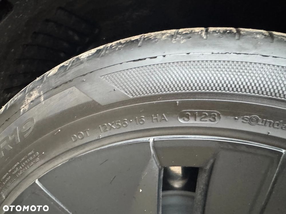 Tesla Model Y Standard - 14