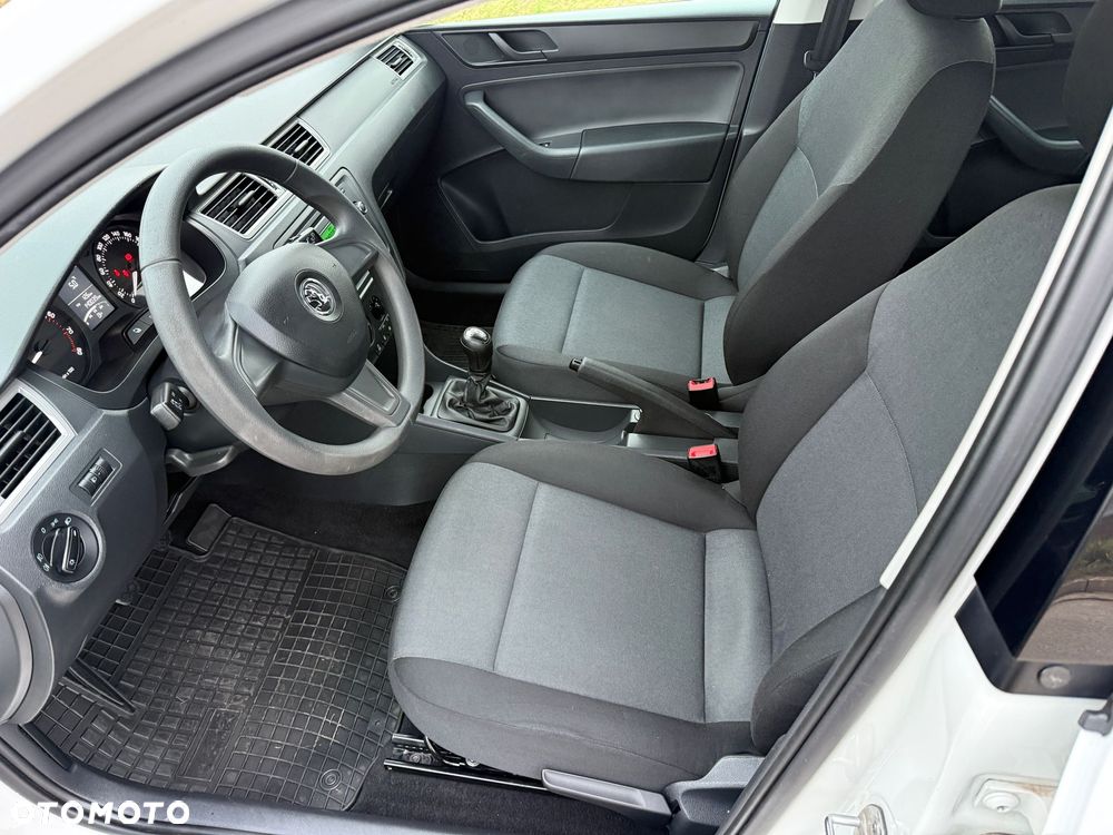 Skoda RAPID 1.2 MPI Ambition - 20