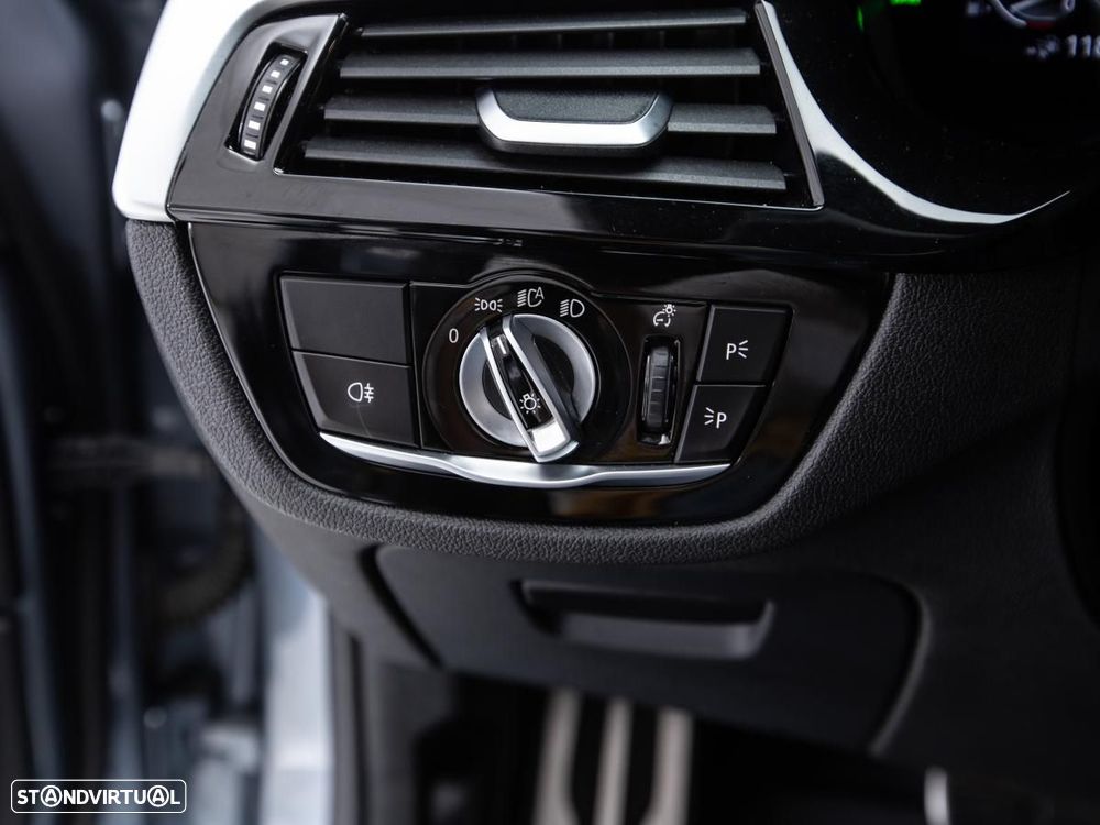 BMW 520 i Pack Desportivo M - 20