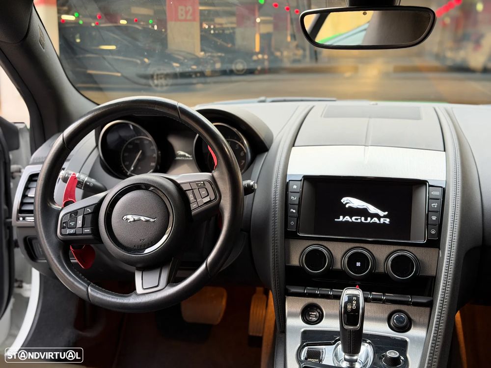 Jaguar F-Type - 16